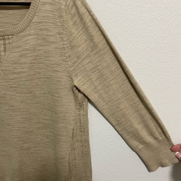 Cable & Gauge Women’s Tan Sweater Size Medium - Picture 3 of 11